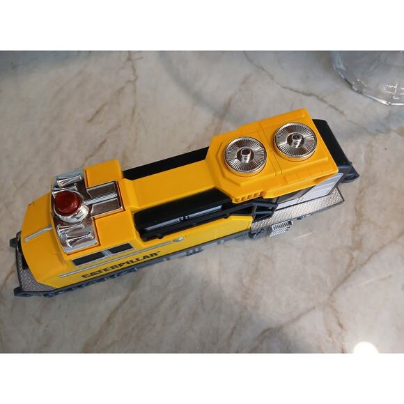 Toy State CATERPILLAR Construction Train Locomotive Engine CAT Yellow Works Fast - Picture 10 of 16